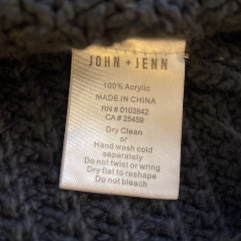 John + Jenn Small Chunky Knit Sweater Black and White Fringe - Picture 15 of 16